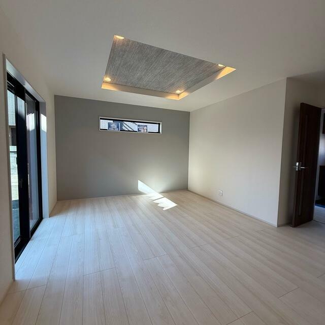 単調になりがちなお部屋の印象も面違いのクロスが格好のアクセントに（1号棟）