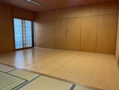 オーナー様が踊りの稽古で使っていたお部屋です。