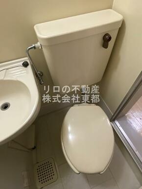 白基調で清潔感のあるトイレです♪