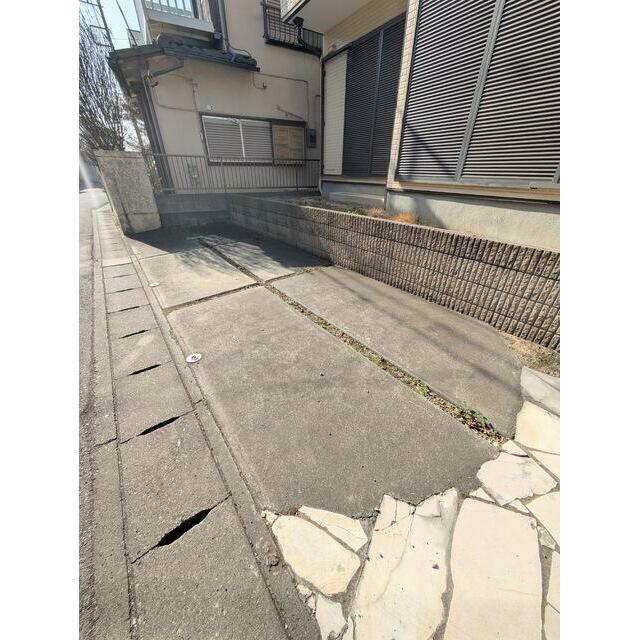 無料駐車場付き★車種により2台駐車可★