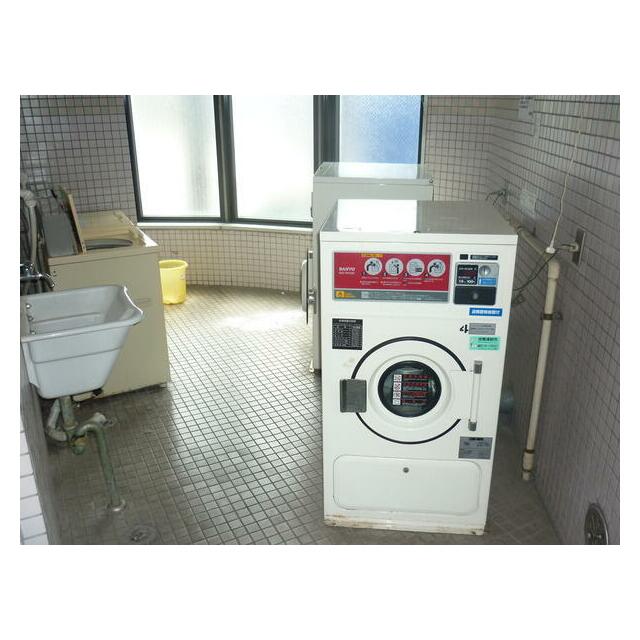敷地内コインランドリー