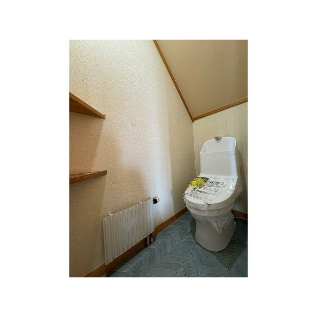 2階にもトイレついてます♪新品交換済み♪