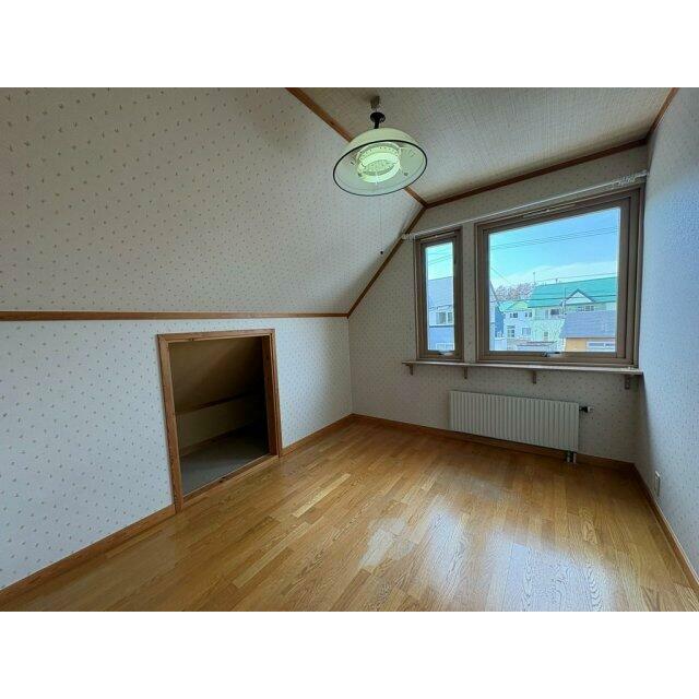 2階洋室こちらも収納付き♪