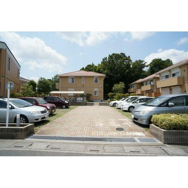 敷地内駐車場もございます。空き状況については株式会社守屋住宅　大宮西口駅前店までお問い合わせ下さい！