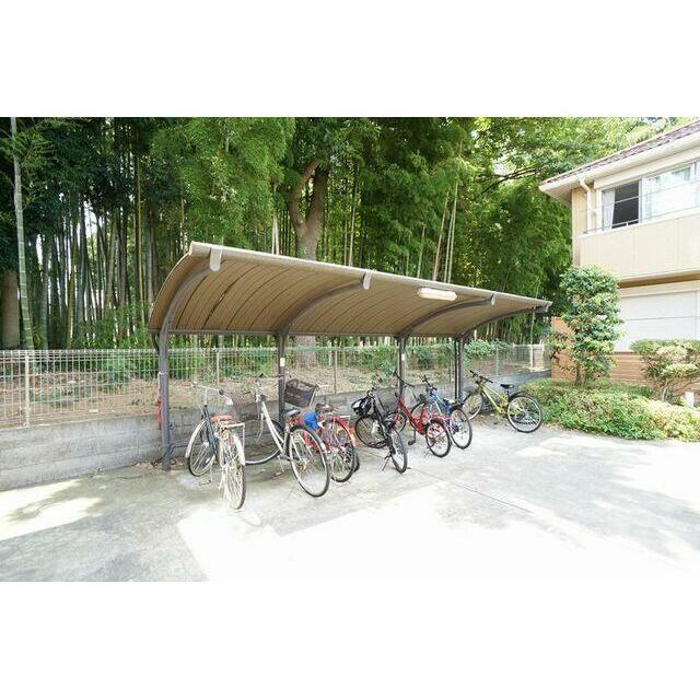敷地内にご入居者様専用の屋根付き駐輪場もご用意しております。