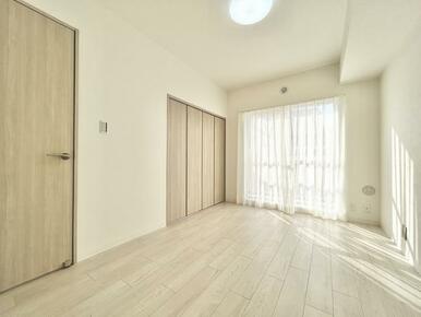 南側6帖居室　日当たり良好です。　（２）