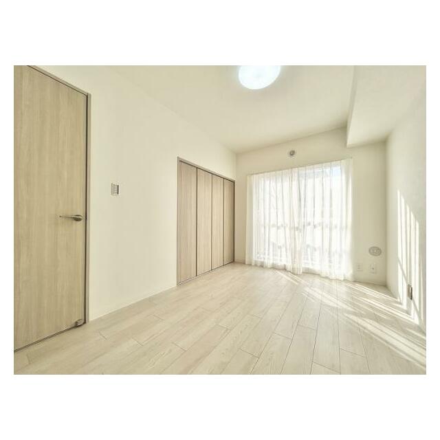 南側6帖居室　日当たり良好です。　（２）