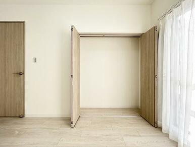 南側6帖居室　クローゼット収納