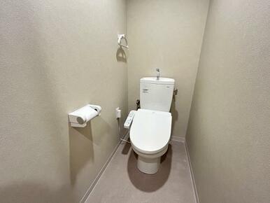「トイレ」TOTOのウォシュレット付きトイレ、新品交換済み