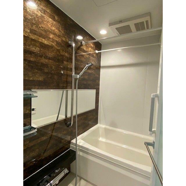 【浴室】沸し直しができ経済的な追焚機能だけでなく、衣類乾燥や冬に浴室内を暖めてから入浴が出来る暖房…