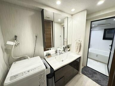 三面鏡の洗面化粧台！