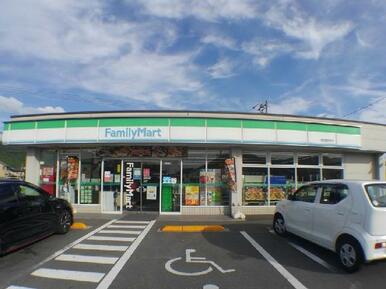 ファミリーマート高松鶴市町店