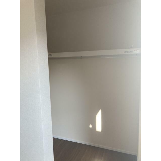 クローゼットや本棚、趣味の保管庫と自由に活用できる収納空間（3号棟）