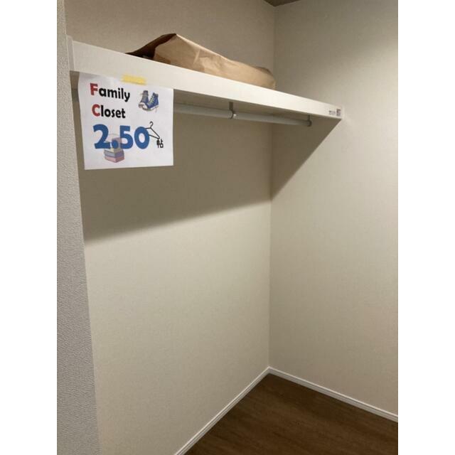 空間の使い方はいろいろ。服だけでなくさまざまなアイテムの収納にも◎（3号棟）