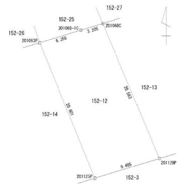 測量図　北西と北東とがそれぞれ道路に接しており、約9ｍ程接道しています。