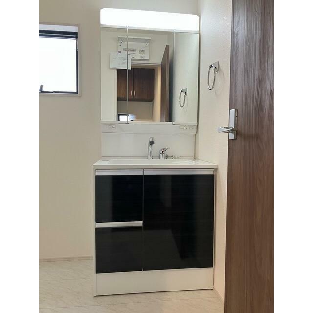 一日の始まりは洗面所から。さぁ顔を洗って気合を入れよう（2号棟）