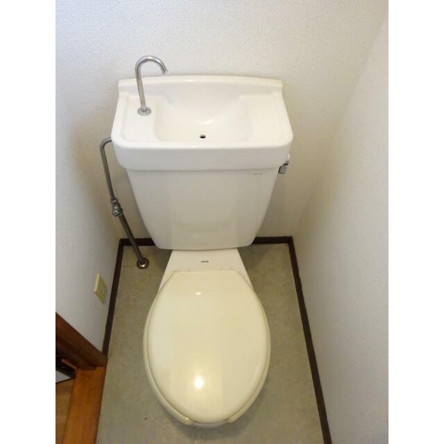 コンセント付きのトイレです