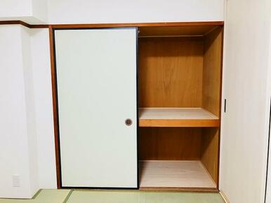 「和室」6帖和室も収納スペースあります。