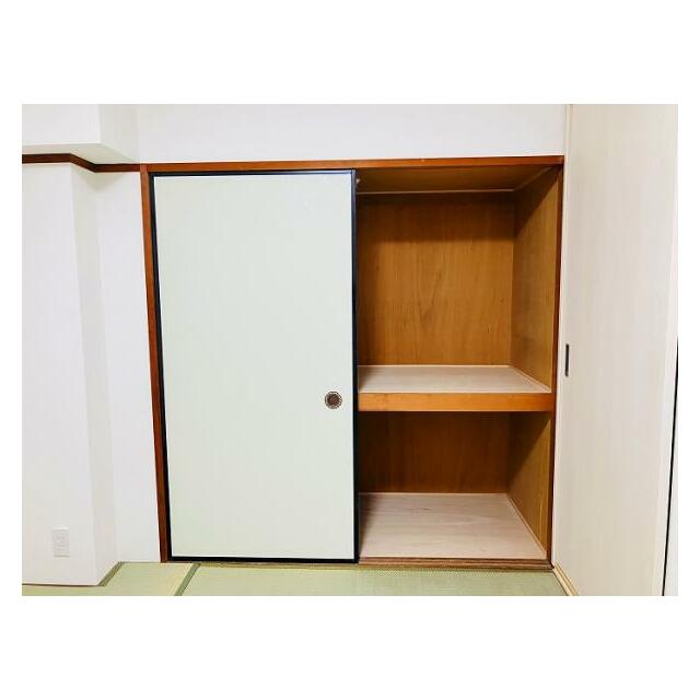 「和室」6帖和室も収納スペースあります。