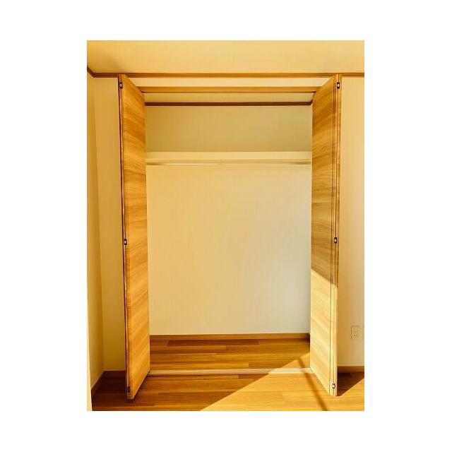 「洋室」2階8帖洋室も収納あります。