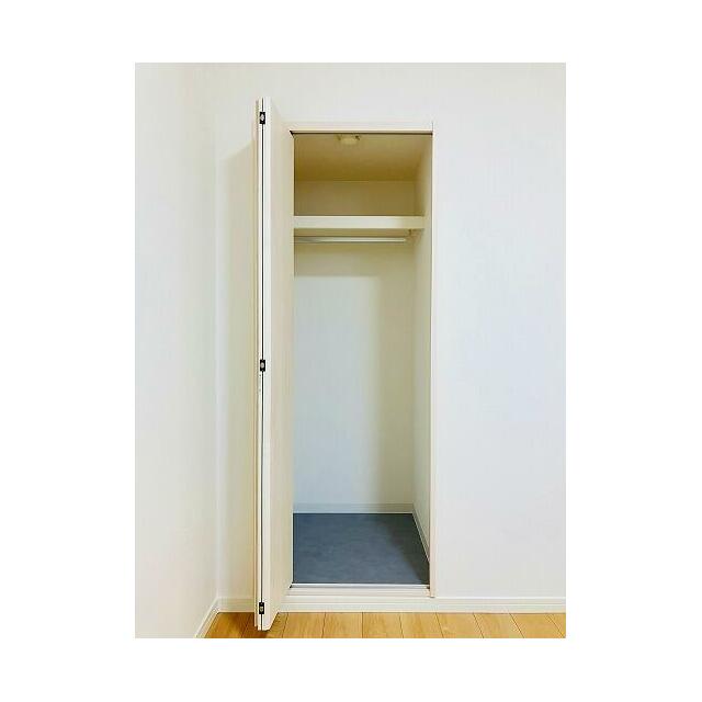 「洋室」北側6帖洋室の収納付きです。