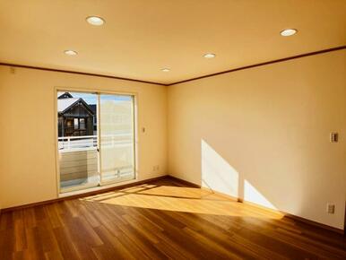 「洋室」2階11帖洋室の様子です。