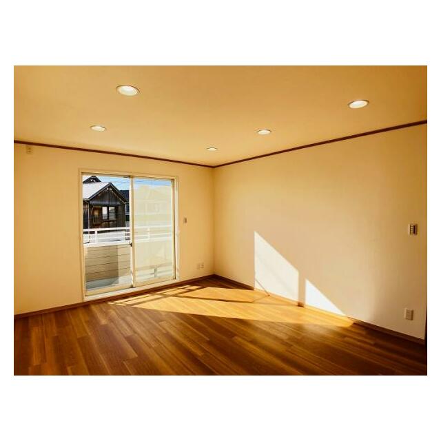 「洋室」2階11帖洋室の様子です。