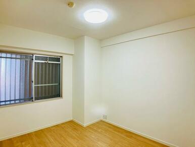 「洋室」北側6帖洋室の様子です。