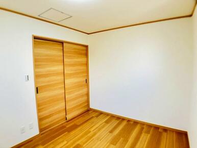 「納戸」2階4北側5.7帖納戸の様子です。