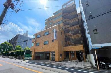 1981年築の新耐震基準マンション！タイル貼りで明るく清潔に感じます。