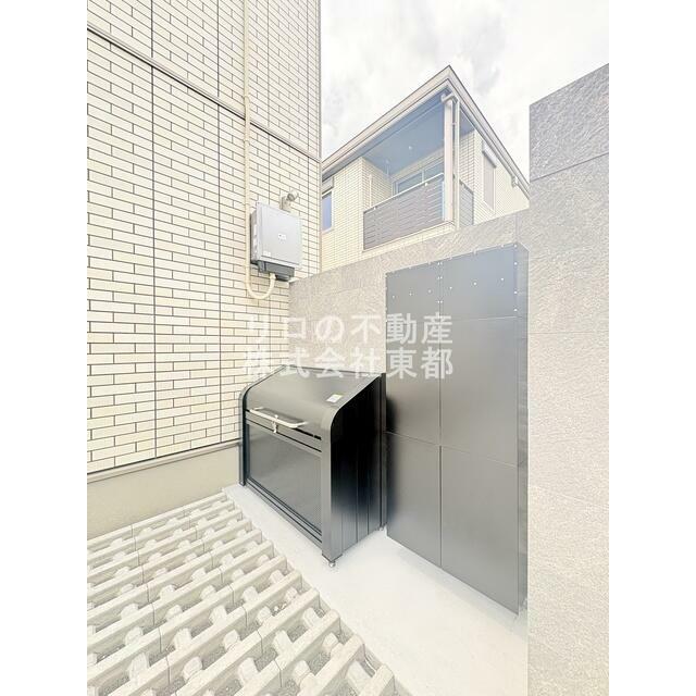 BOXタイプのごみ置き場で清潔ですね♪
