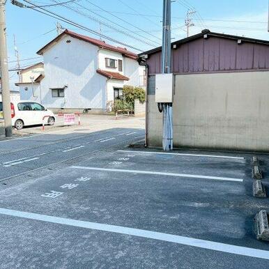 お客様が一時使える駐車場もあります