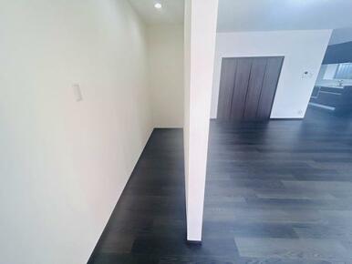 リビング裏　収納　壁掛けテレビ等設置可能