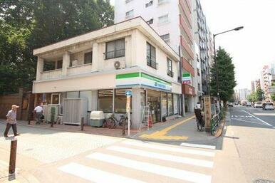 ファミリーマート　六義園店