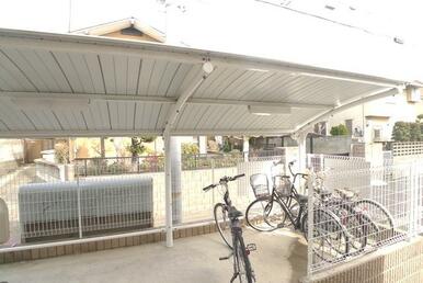 屋根付き駐輪場あります