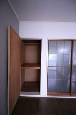 収納たっぷりベッドルーム