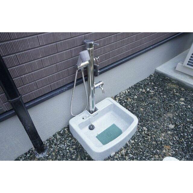 ホースが自由自在に伸びて水の飛び散りも少ないハンドシャワータイプ♪ ※類似物件の参考画像です。