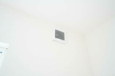 ペットトイレのにおい対策として、洋室に換気扇を増設！※類似物件の参考画像です。