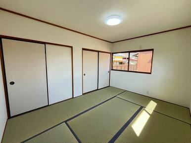 「2階和室」クロス張替え、畳の表替えを行っております。