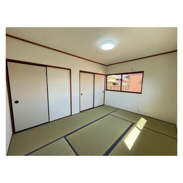 「2階和室」クロス張替え、畳の表替えを行っております。