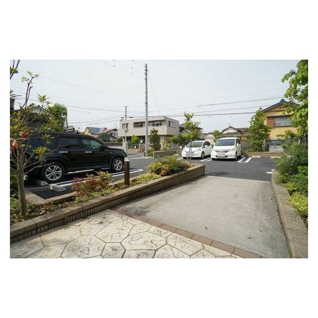 【駐車場】駐車場へは段差なくいけますので、ベビーカーを押しながら行くことが出来ます。