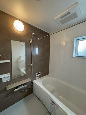 広々バスルーム。お子様とのふれあいの場所としても大切な空間。一日に疲れを癒す広々バスルームです。浴室