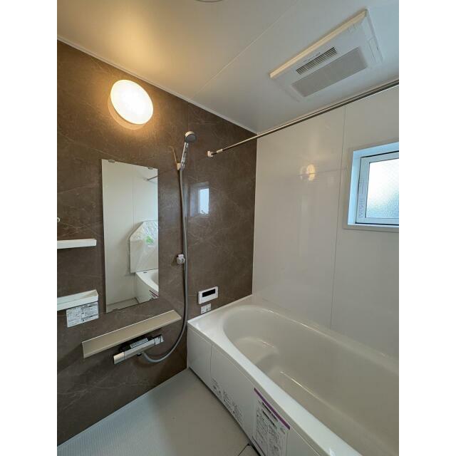 広々バスルーム。お子様とのふれあいの場所としても大切な空間。一日に疲れを癒す広々バスルームです。浴室