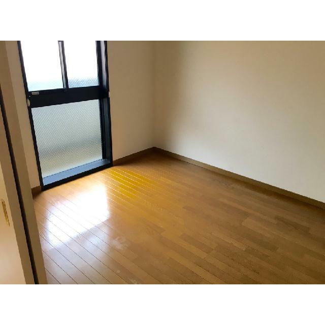 キッチン横の部屋