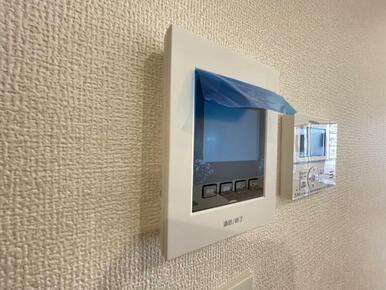 訪問者がひと目でわかるモニター付きインターホンを標準装備。お子さまのお留守番にも安心です