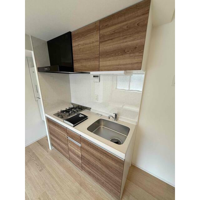 便利なガスコンロ設置可能なキッチンです♪収納もあります！