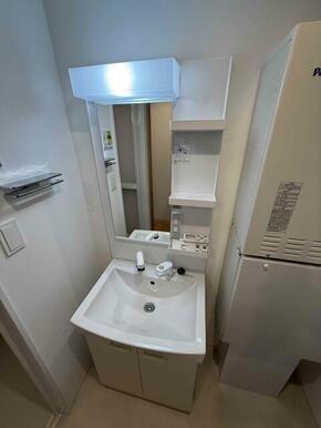 独立洗面台なら落ち着いて身支度ができます☆