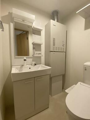 独立洗面台なら落ち着いて身支度ができます☆