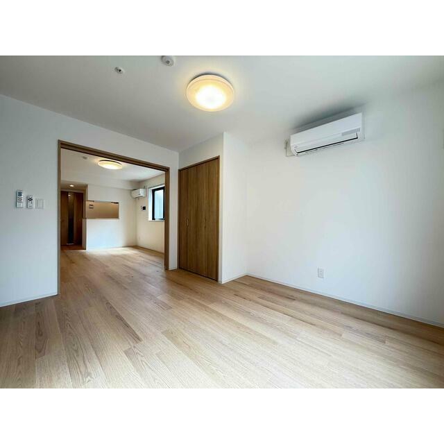 南向きなので日当たりが良く日中は照明なしで過ごせます♪