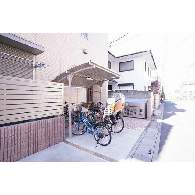 敷地内にご入居者様専用の屋根付き駐輪場もご用意しております。